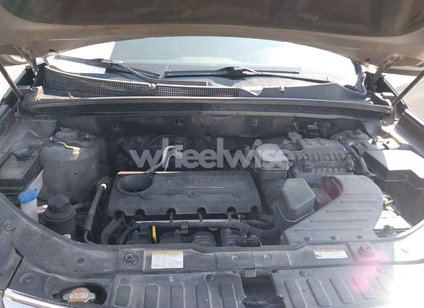 Photo 10 of 2011 Kia Sorento LX (VIN 5XYKTCA14BG141840)