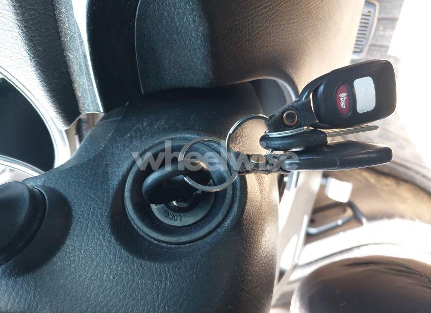 Photo 11 of 2011 Kia Sorento LX (VIN 5XYKTCA14BG141840)