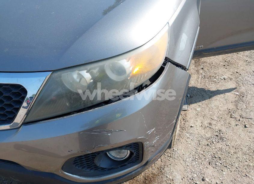 Photo 6 of 2011 Kia Sorento LX (VIN 5XYKTCA14BG141840)