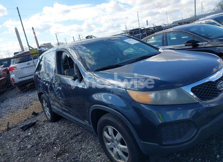 Photo 6 of 2011 Kia Sorento LX (VIN 5XYKTCA15BG081910)