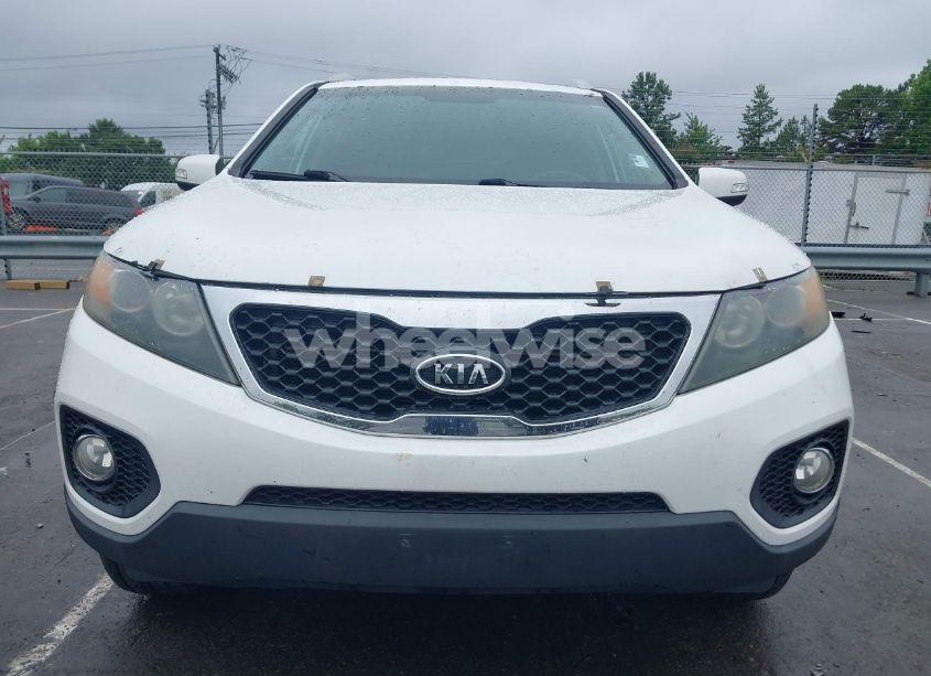 Photo 6 of 2011 Kia Sorento LX (VIN 5XYKTCA15BG155293)