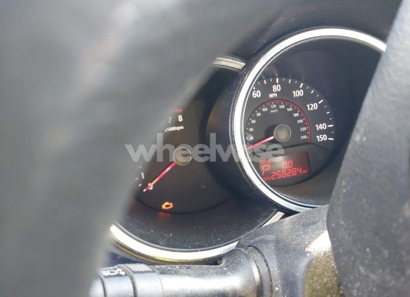 Photo 7 of 2011 Kia Sorento LX (VIN 5XYKTCA16BG072939)