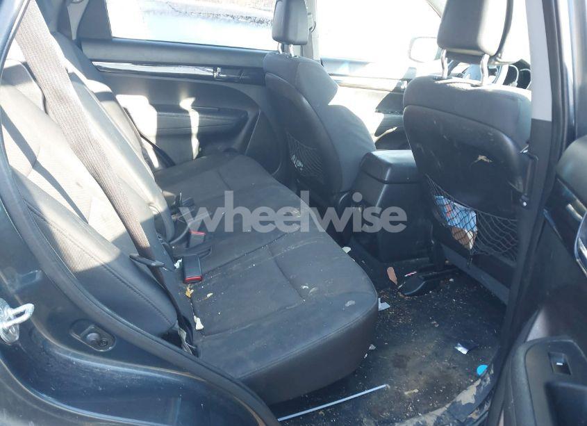 Photo 8 of 2011 Kia Sorento LX (VIN 5XYKTCA16BG072939)