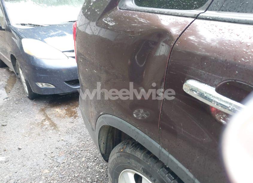 Photo 13 of 2011 Kia Sorento LX (VIN 5XYKTCA16BG129625)