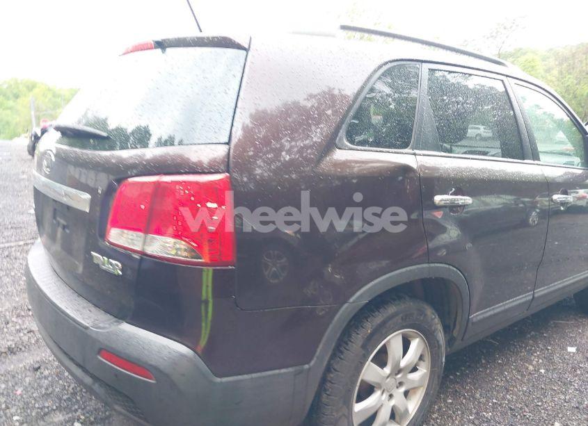 Photo 15 of 2011 Kia Sorento LX (VIN 5XYKTCA16BG129625)