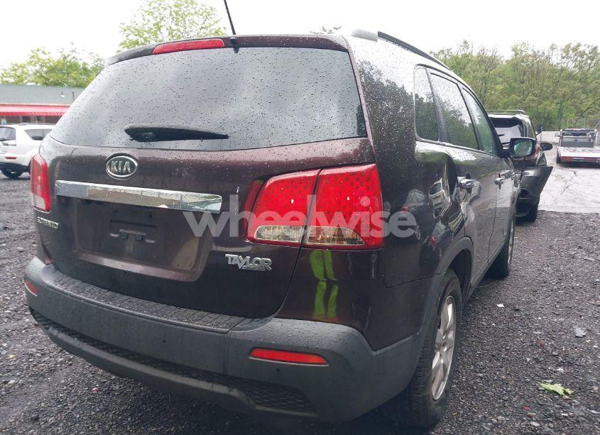 Photo 16 of 2011 Kia Sorento LX (VIN 5XYKTCA16BG129625)