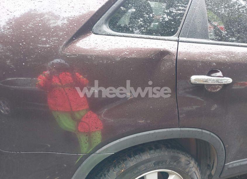 Photo 6 of 2011 Kia Sorento LX (VIN 5XYKTCA16BG129625)