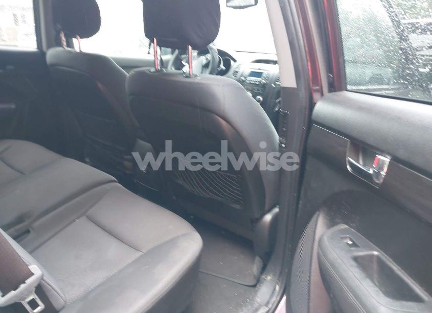 Photo 8 of 2011 Kia Sorento LX (VIN 5XYKTCA16BG129625)