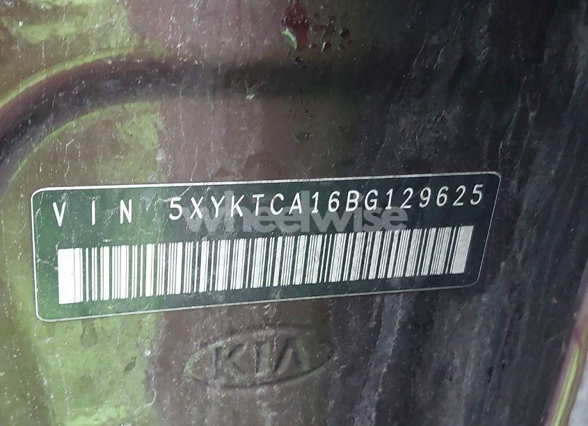 Photo 9 of 2011 Kia Sorento LX (VIN 5XYKTCA16BG129625)