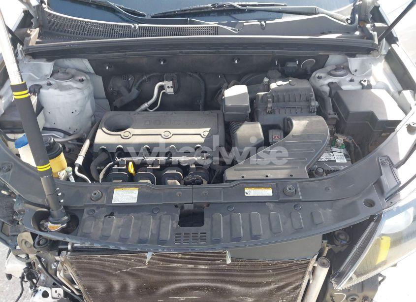 Photo 10 of 2011 Kia Sorento LX (VIN 5XYKTCA16BG187413)