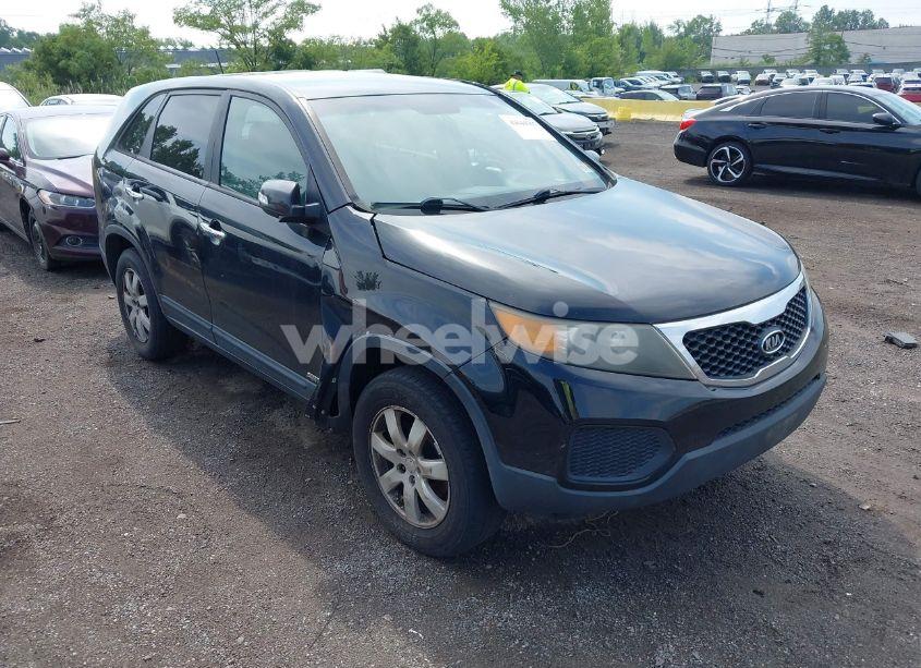2011 Kia Sorento LX (VIN 5XYKTCA17BG024401) main photo