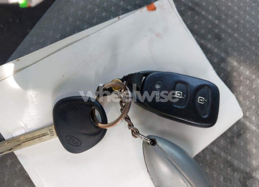 Photo 11 of 2011 Kia Sorento LX (VIN 5XYKTCA17BG024401)