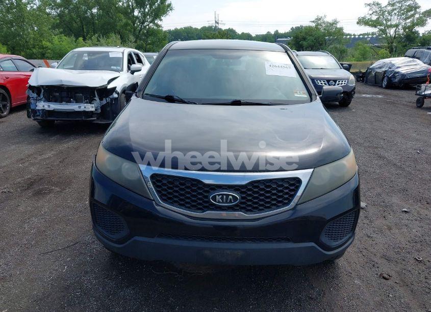 Photo 6 of 2011 Kia Sorento LX (VIN 5XYKTCA17BG024401)