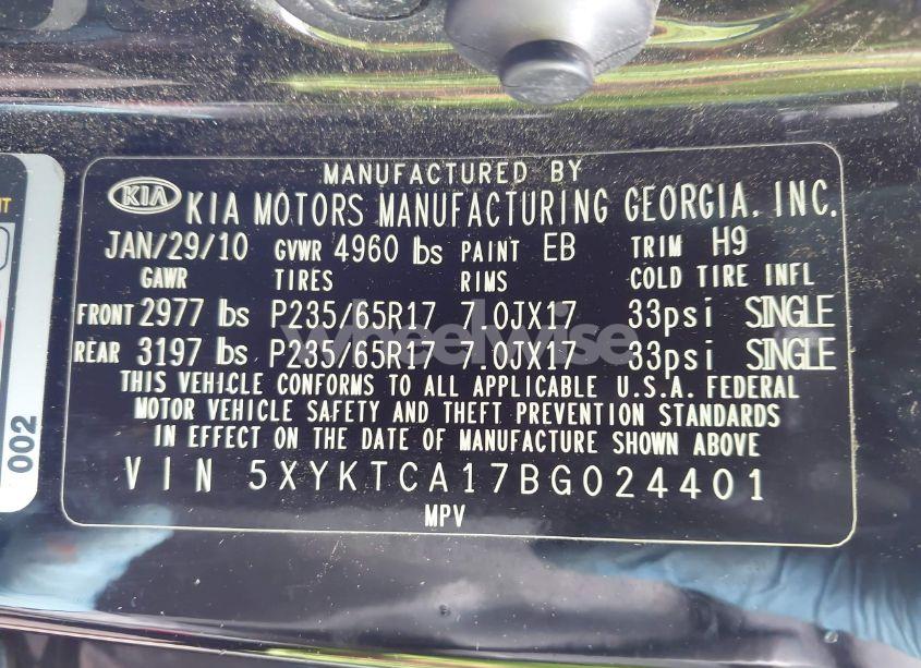 Photo 9 of 2011 Kia Sorento LX (VIN 5XYKTCA17BG024401)