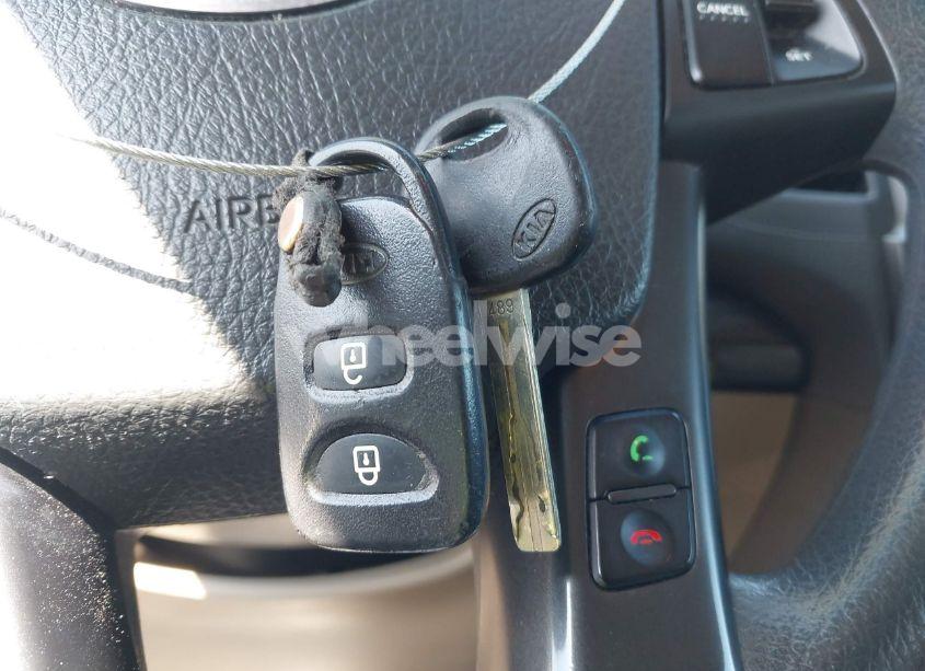 Photo 11 of 2011 Kia Sorento LX (VIN 5XYKTCA17BG072688)