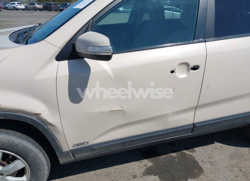 Photo 13 of 2011 Kia Sorento LX (VIN 5XYKTCA17BG072688)