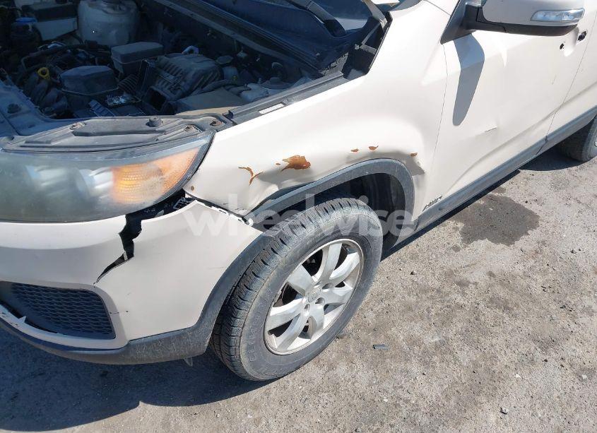 Photo 6 of 2011 Kia Sorento LX (VIN 5XYKTCA17BG072688)