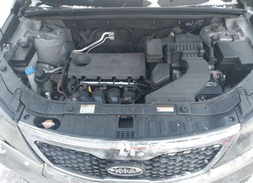 Photo 10 of 2011 Kia Sorento LX (VIN 5XYKTCA17BG113045)