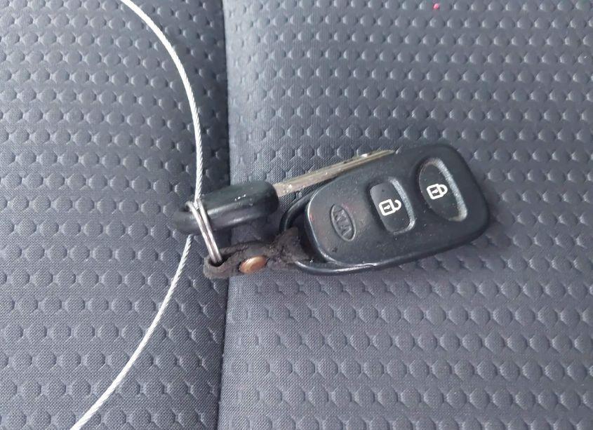 Photo 11 of 2011 Kia Sorento LX (VIN 5XYKTCA17BG113045)