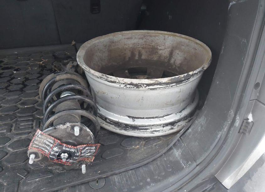 Photo 12 of 2011 Kia Sorento LX (VIN 5XYKTCA17BG113045)