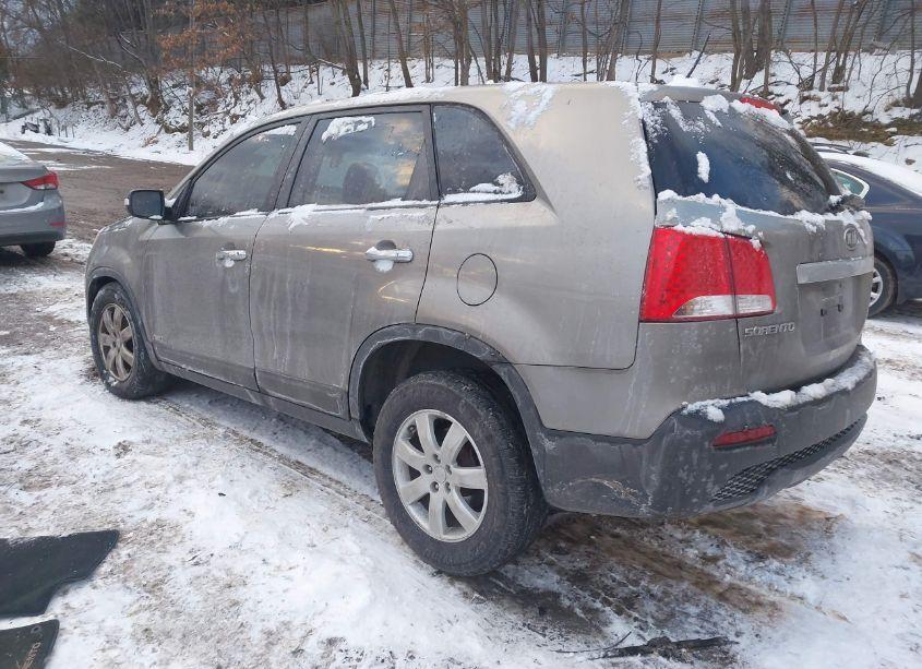 Photo 3 of 2011 Kia Sorento LX (VIN 5XYKTCA17BG113045)