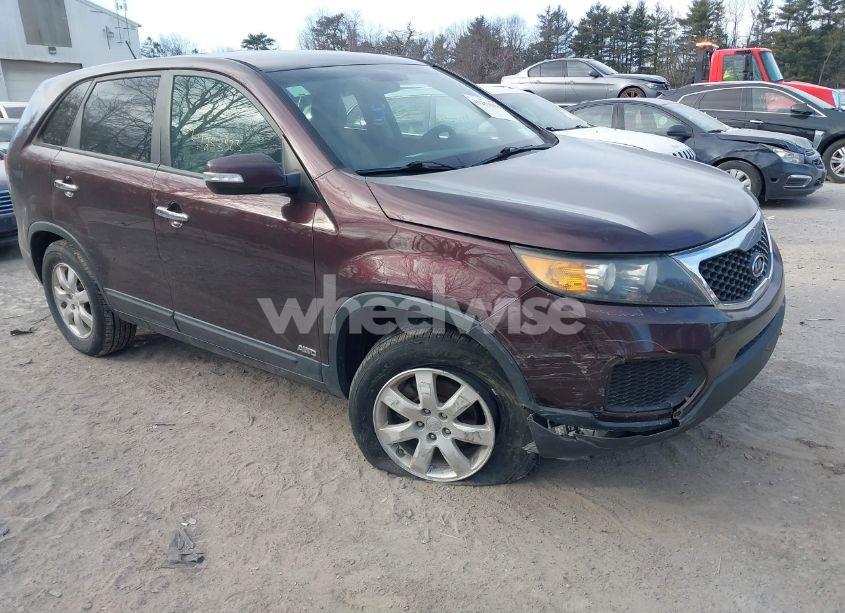 2011 Kia Sorento LX (VIN 5XYKTCA18BG013276) main photo
