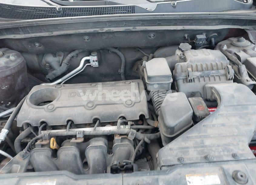 Photo 10 of 2011 Kia Sorento LX (VIN 5XYKTCA18BG013276)