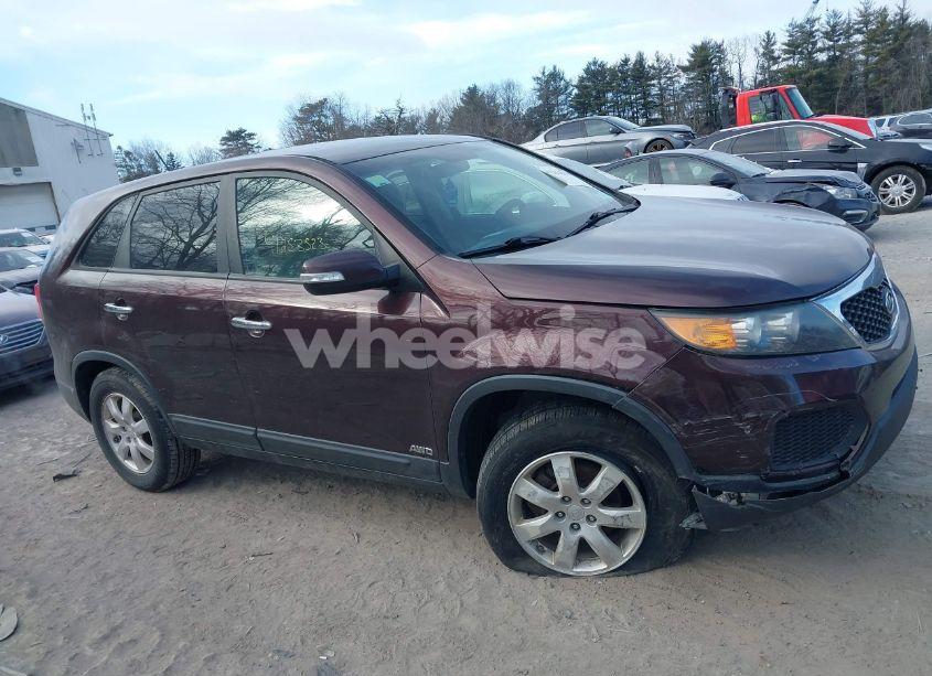 Photo 13 of 2011 Kia Sorento LX (VIN 5XYKTCA18BG013276)
