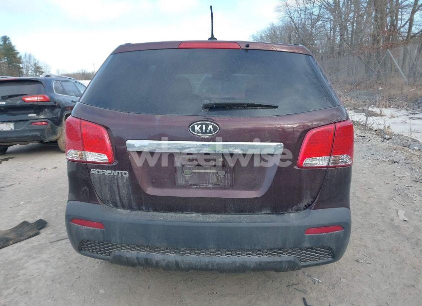 Photo 16 of 2011 Kia Sorento LX (VIN 5XYKTCA18BG013276)