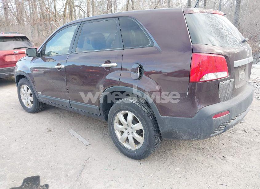 Photo 3 of 2011 Kia Sorento LX (VIN 5XYKTCA18BG013276)