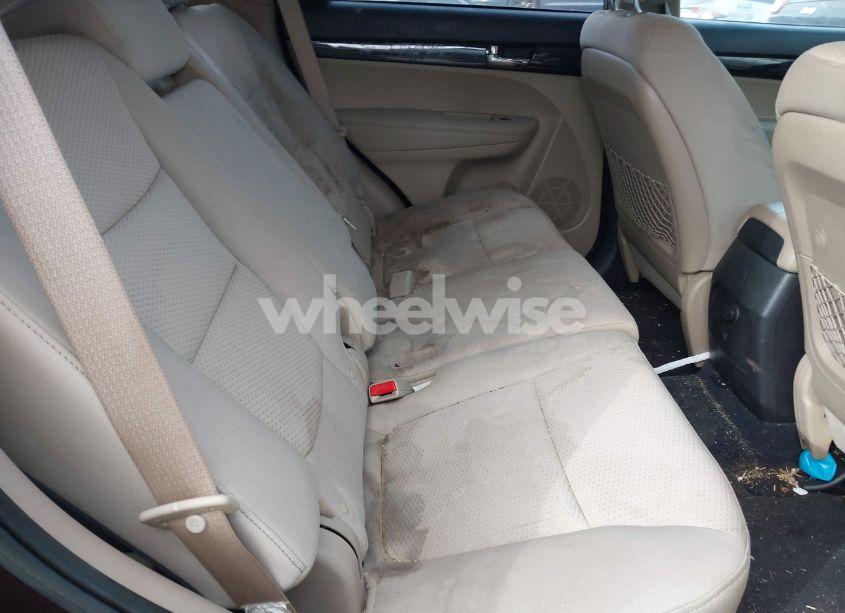Photo 8 of 2011 Kia Sorento LX (VIN 5XYKTCA18BG013276)