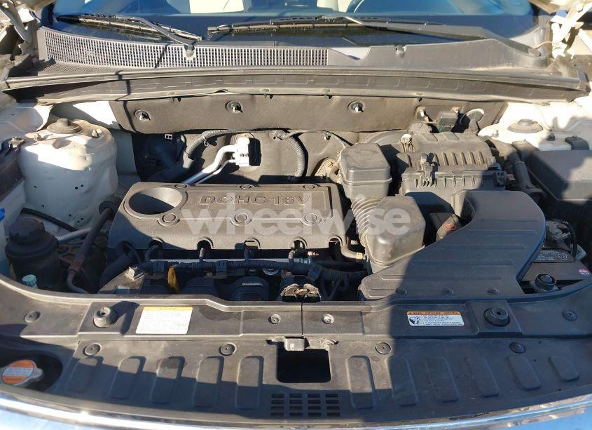 Photo 10 of 2011 Kia Sorento LX (VIN 5XYKTCA18BG023709)