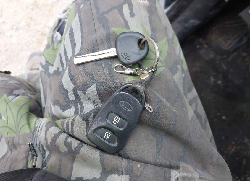 Photo 11 of 2011 Kia Sorento LX (VIN 5XYKTCA18BG066169)