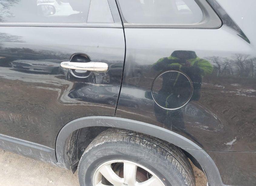 Photo 13 of 2011 Kia Sorento LX (VIN 5XYKTCA18BG066169)