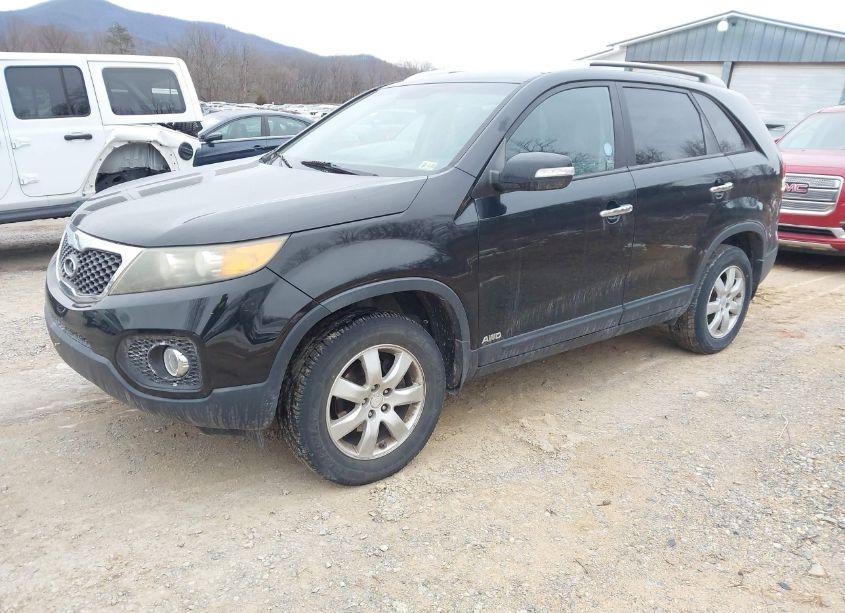 Photo 2 of 2011 Kia Sorento LX (VIN 5XYKTCA18BG066169)