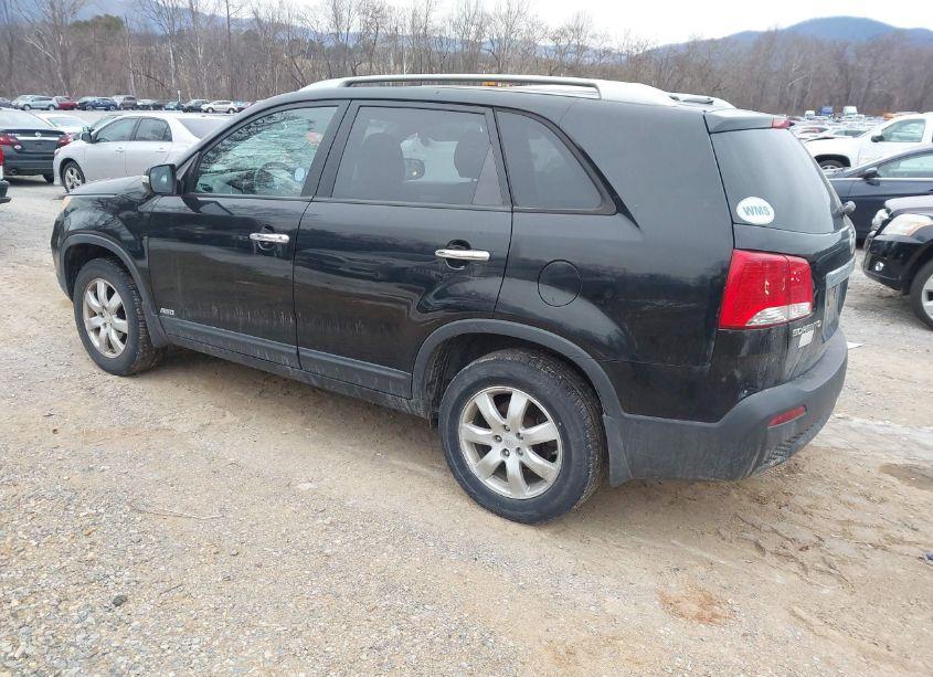Photo 3 of 2011 Kia Sorento LX (VIN 5XYKTCA18BG066169)