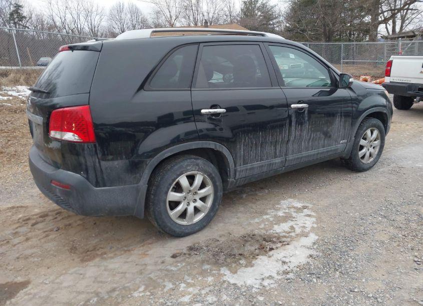 Photo 4 of 2011 Kia Sorento LX (VIN 5XYKTCA18BG066169)