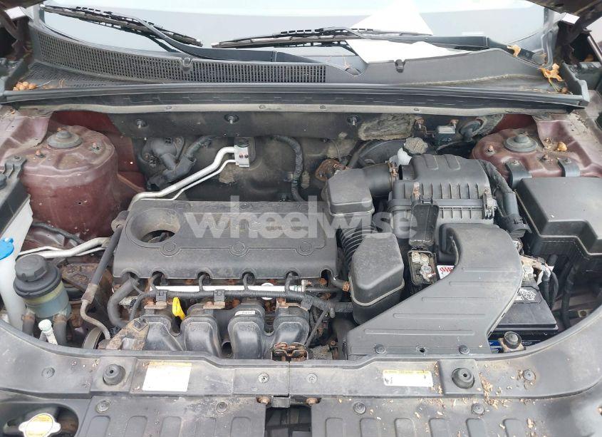 Photo 10 of 2011 Kia Sorento LX (VIN 5XYKTCA18BG070058)