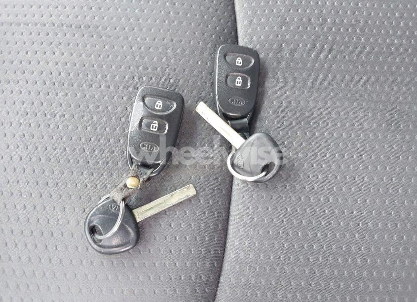 Photo 11 of 2011 Kia Sorento LX (VIN 5XYKTCA18BG070058)