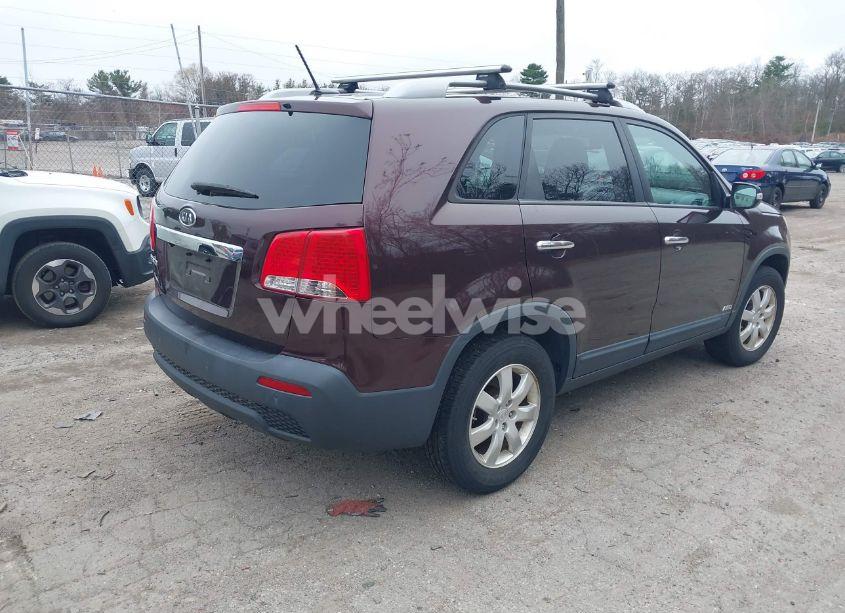 Photo 4 of 2011 Kia Sorento LX (VIN 5XYKTCA18BG070058)