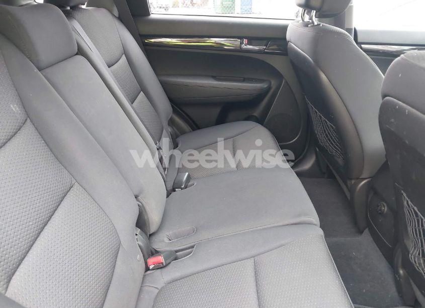 Photo 8 of 2011 Kia Sorento LX (VIN 5XYKTCA18BG070058)