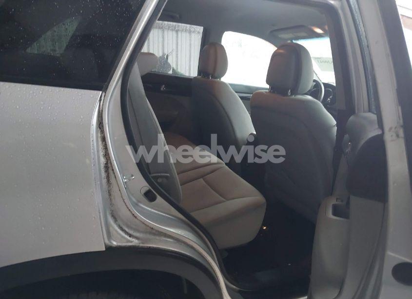 Photo 8 of 2011 Kia Sorento LX (VIN 5XYKTCA18BG096594)