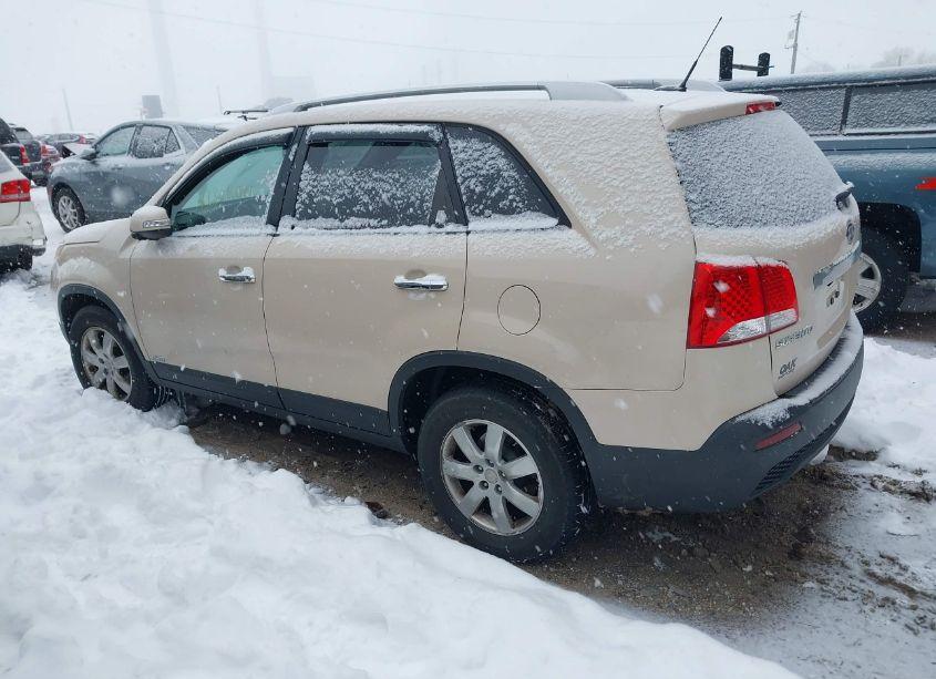 Photo 3 of 2011 Kia Sorento LX (VIN 5XYKTCA18BG118223)