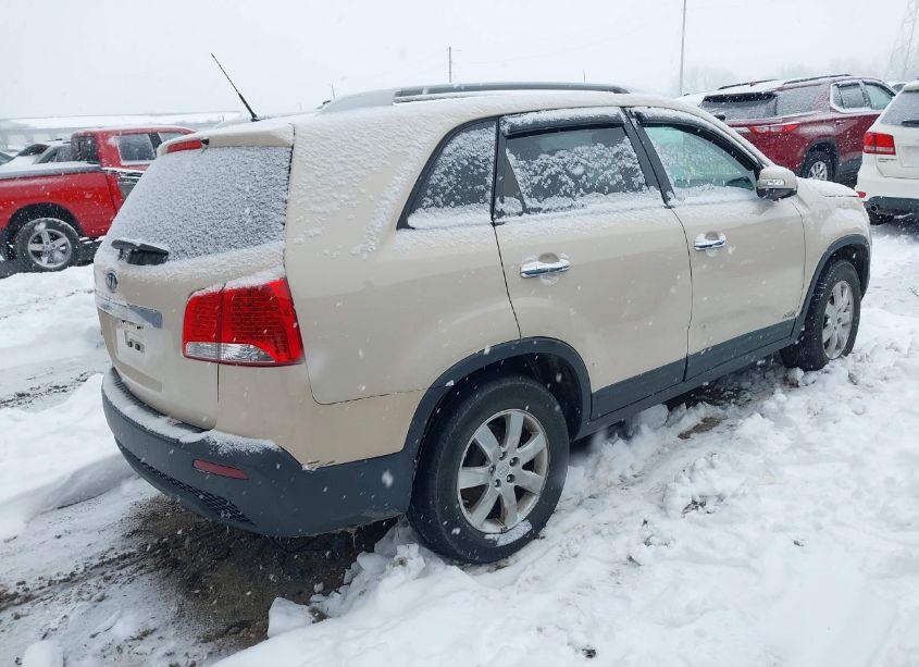 Photo 4 of 2011 Kia Sorento LX (VIN 5XYKTCA18BG118223)