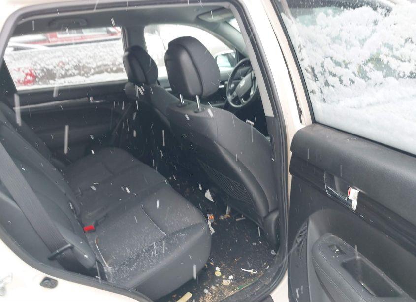 Photo 8 of 2011 Kia Sorento LX (VIN 5XYKTCA18BG118223)