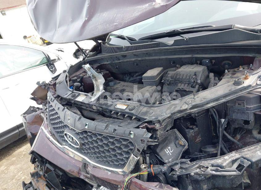 Photo 10 of 2011 Kia Sorento LX (VIN 5XYKTCA18BG120327)