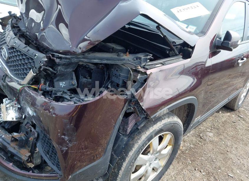 Photo 11 of 2011 Kia Sorento LX (VIN 5XYKTCA18BG120327)