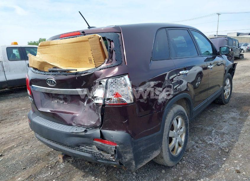 Photo 4 of 2011 Kia Sorento LX (VIN 5XYKTCA18BG120327)