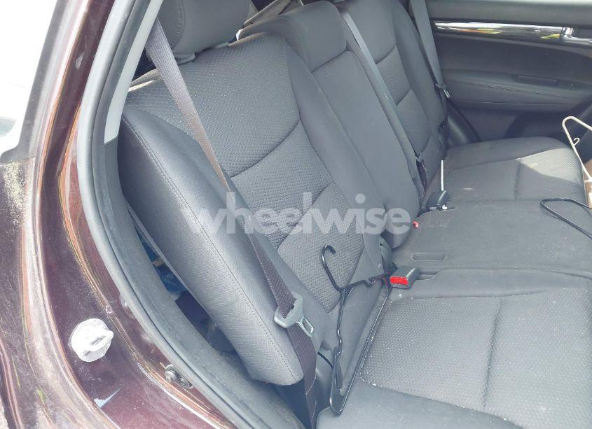 Photo 8 of 2011 Kia Sorento LX (VIN 5XYKTCA18BG120327)
