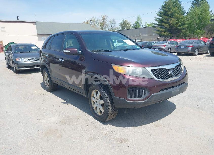 2011 Kia Sorento LX (VIN 5XYKTCA19BG008104) main photo